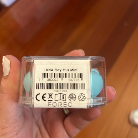 FOREO Luna play plus facial cleaners & massage BNWT - Picture 3 of 6